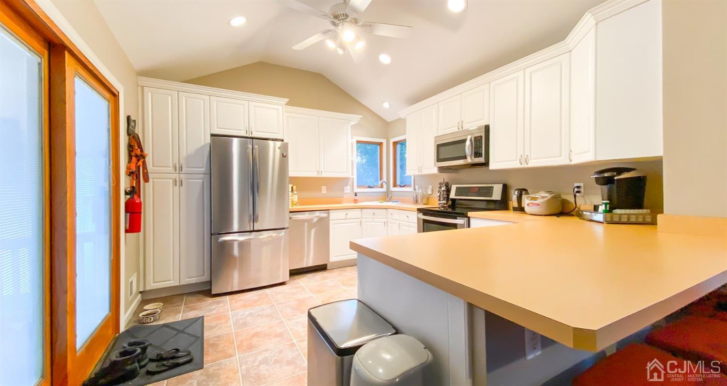 29 Hillcrest Road Colonia, NJ 07067 - Photo 4 of 14