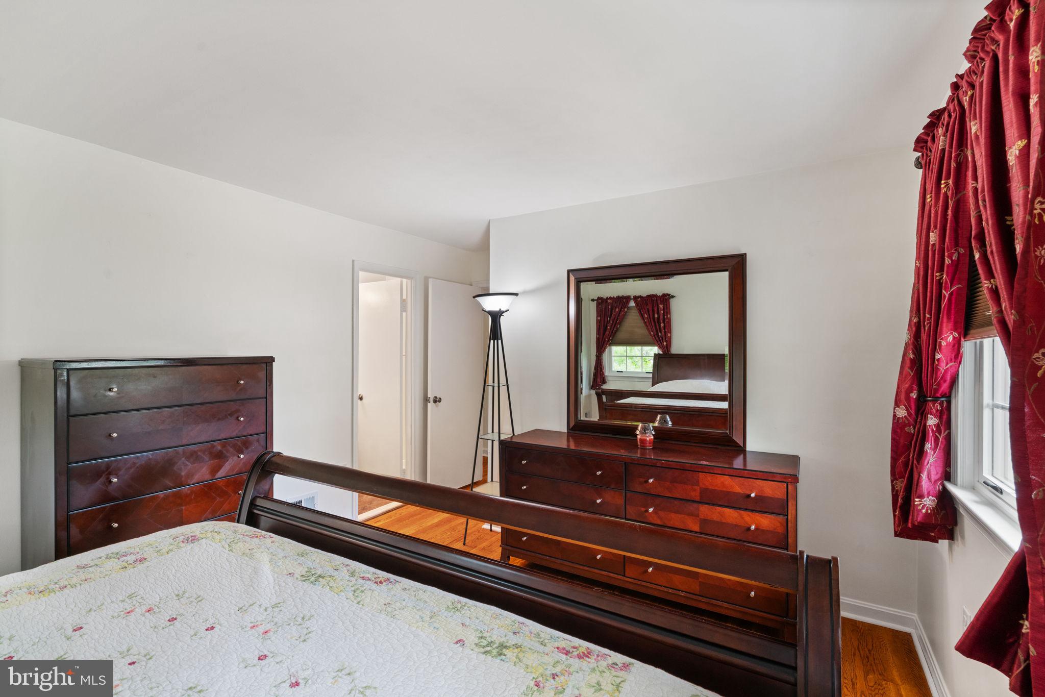 7610 Bland Drive Manassas, VA 20109 - Photo 21 of 43 a living room with closet and gym equipment