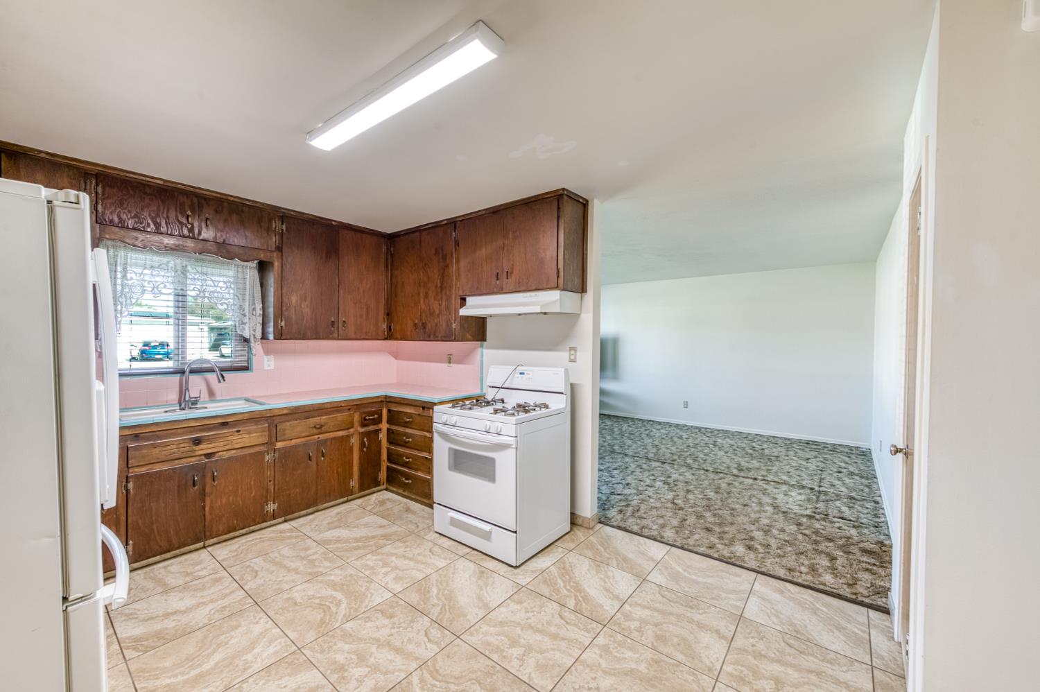 8625 La Vaca Way Hanford, CA 93230 - Photo 11 of 33 a kitchen with a stove top oven and sink