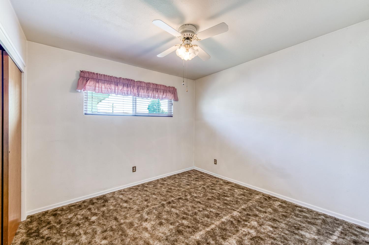 8625 La Vaca Way Hanford, CA 93230 - Photo 19 of 33 wooden floor in an empty room
