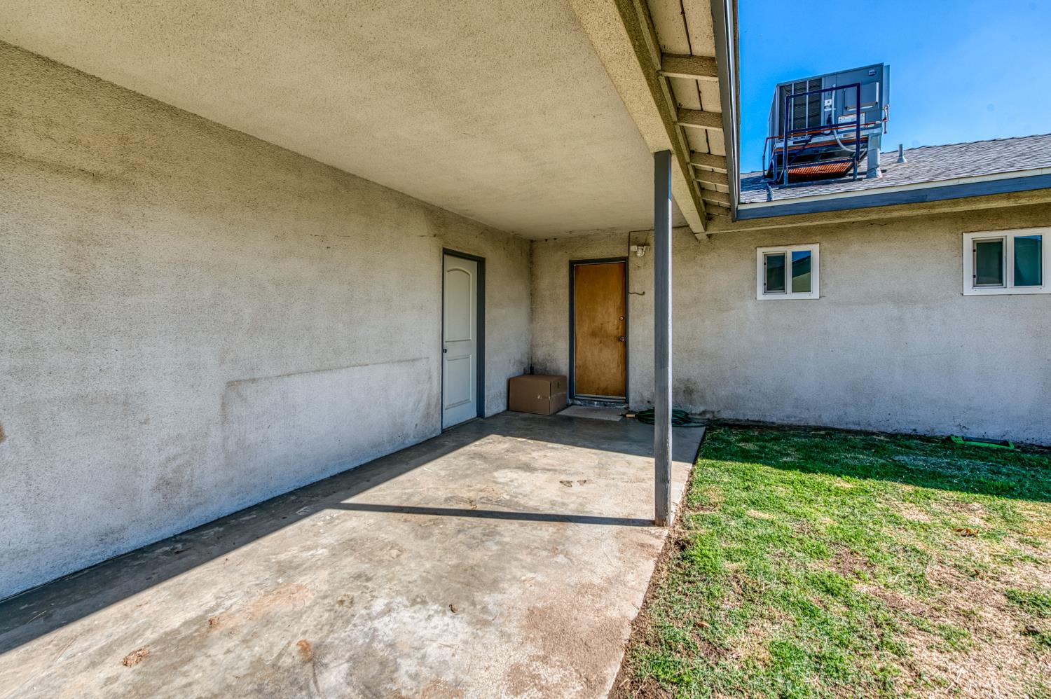 8625 La Vaca Way Hanford, CA 93230 - Photo 23 of 33 a backyard of a house with lots of green space