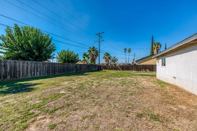 a view of a house with a backyard