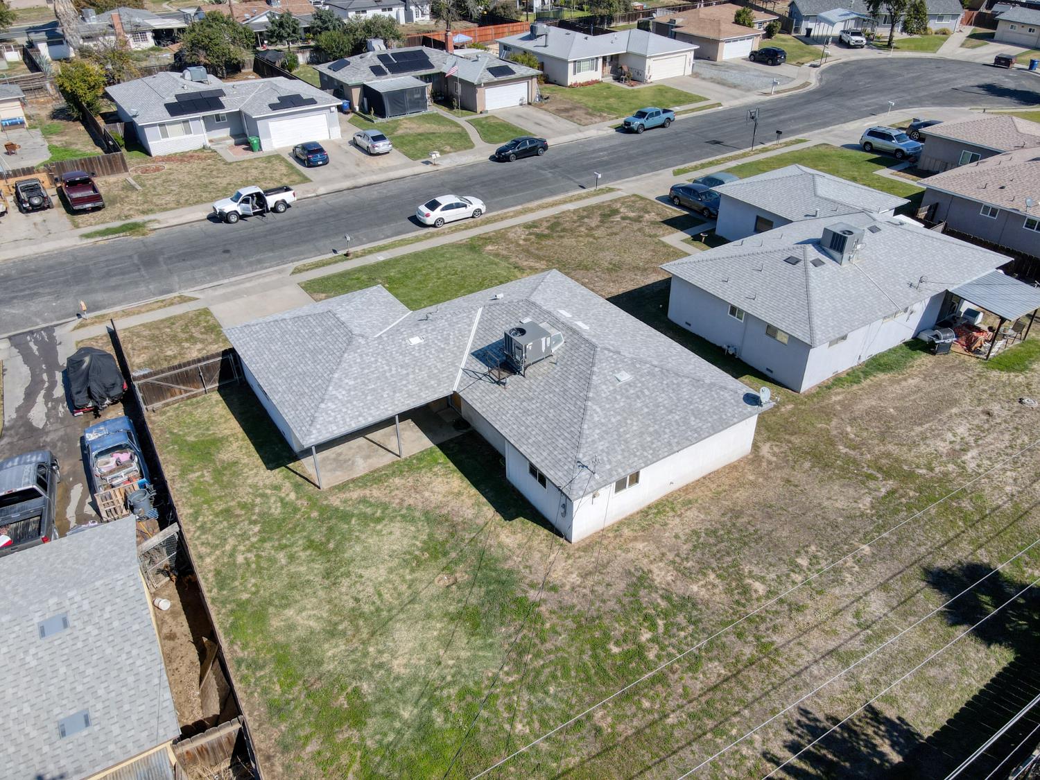 8625 La Vaca Way Hanford, CA 93230 - Photo 3 of 33 view of a pool patio and mountain view