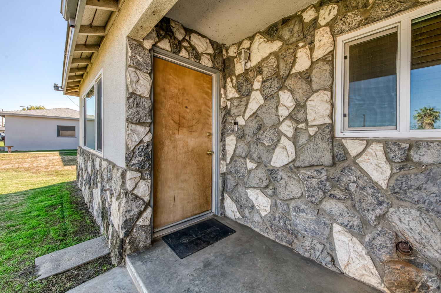 8625 La Vaca Way Hanford, CA 93230 - Photo 6 of 33 a view of a door and an outdoor space