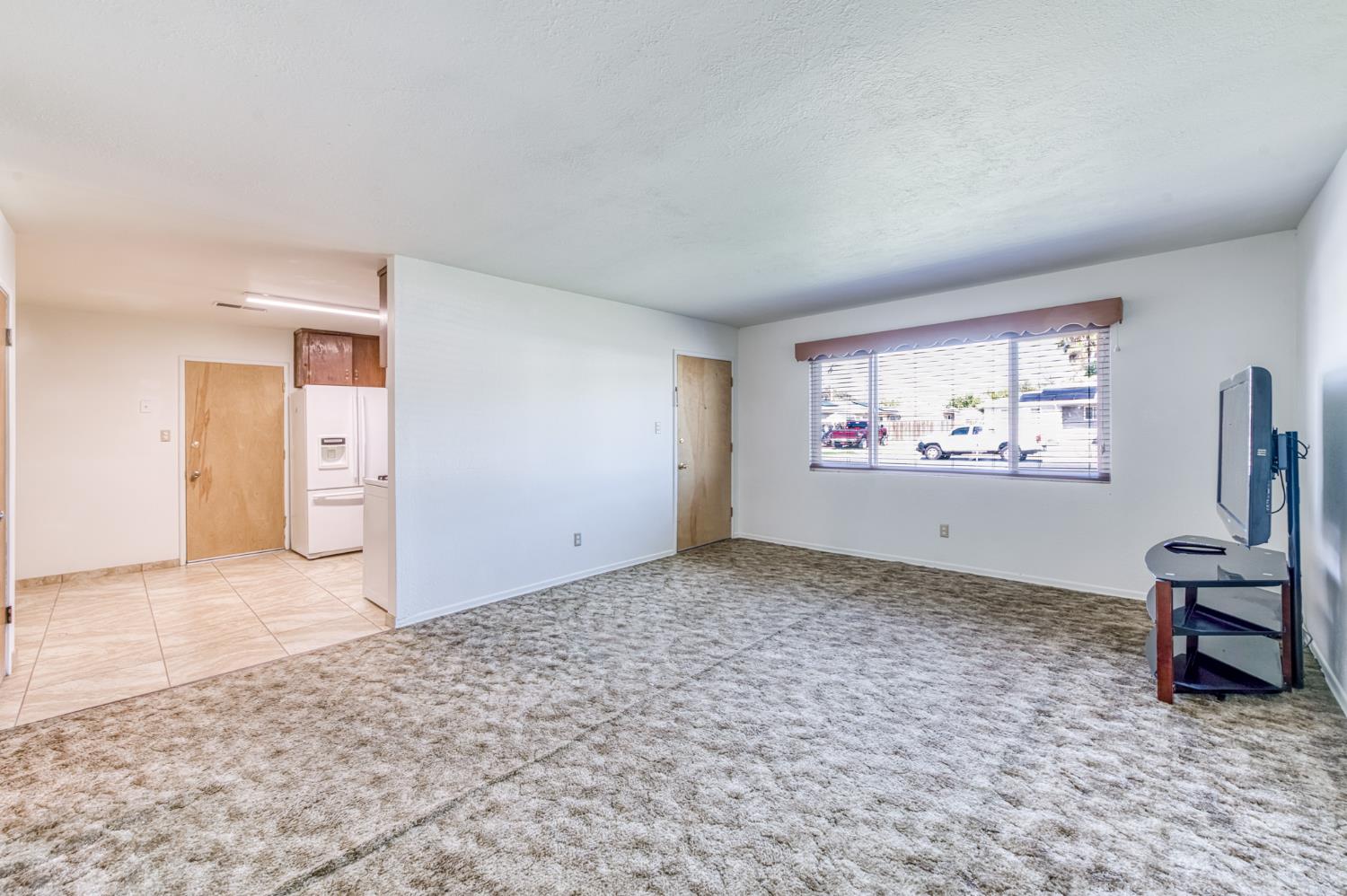 8625 La Vaca Way Hanford, CA 93230 - Photo 7 of 33