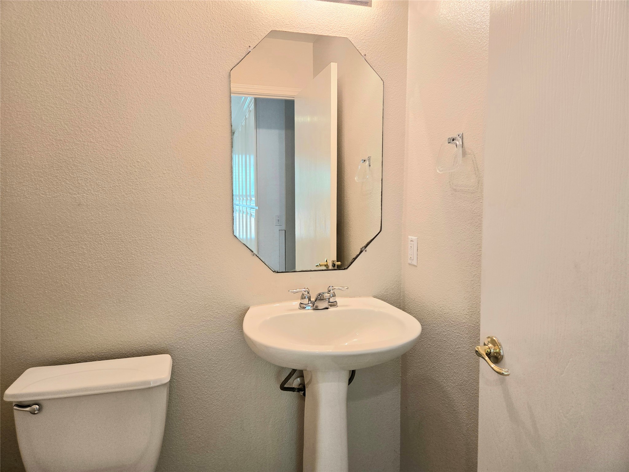 809 Sheraton Avenue Austin, TX 78745 - Photo 7 of 27