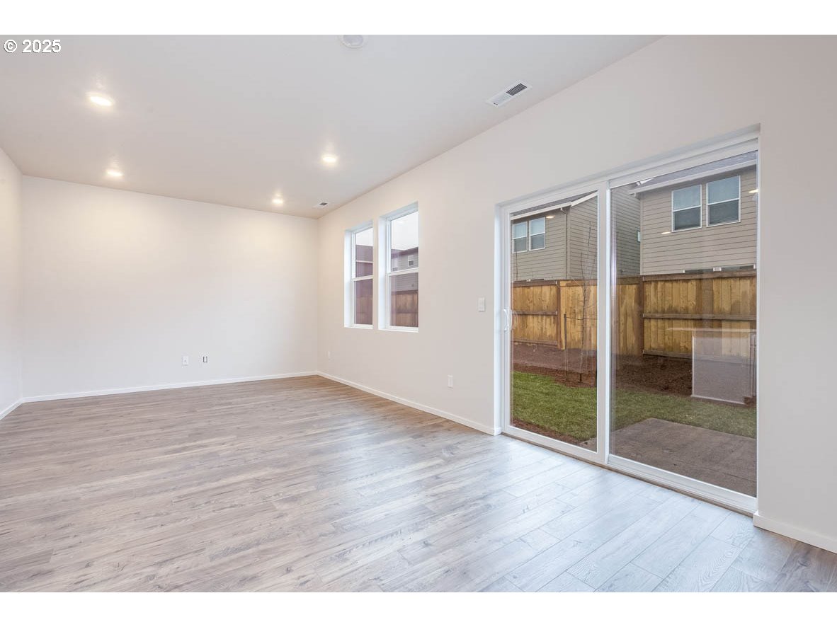 2991 T Street Springfield, OR 97477 - Photo 5 of 16