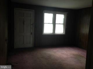8512 Oakleigh Road Baltimore, MD 21234 - Photo 6 of 10 Living Room