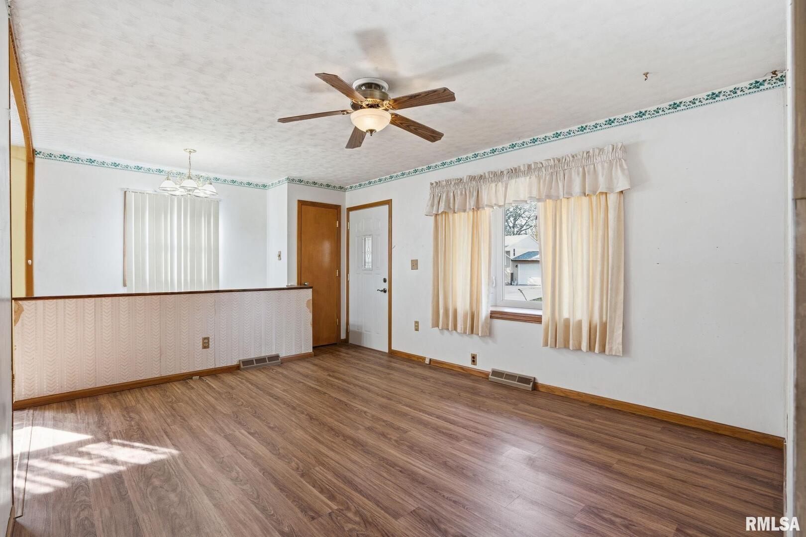 1121 6th Street West Milan, IL 61264 - Photo 3 of 21