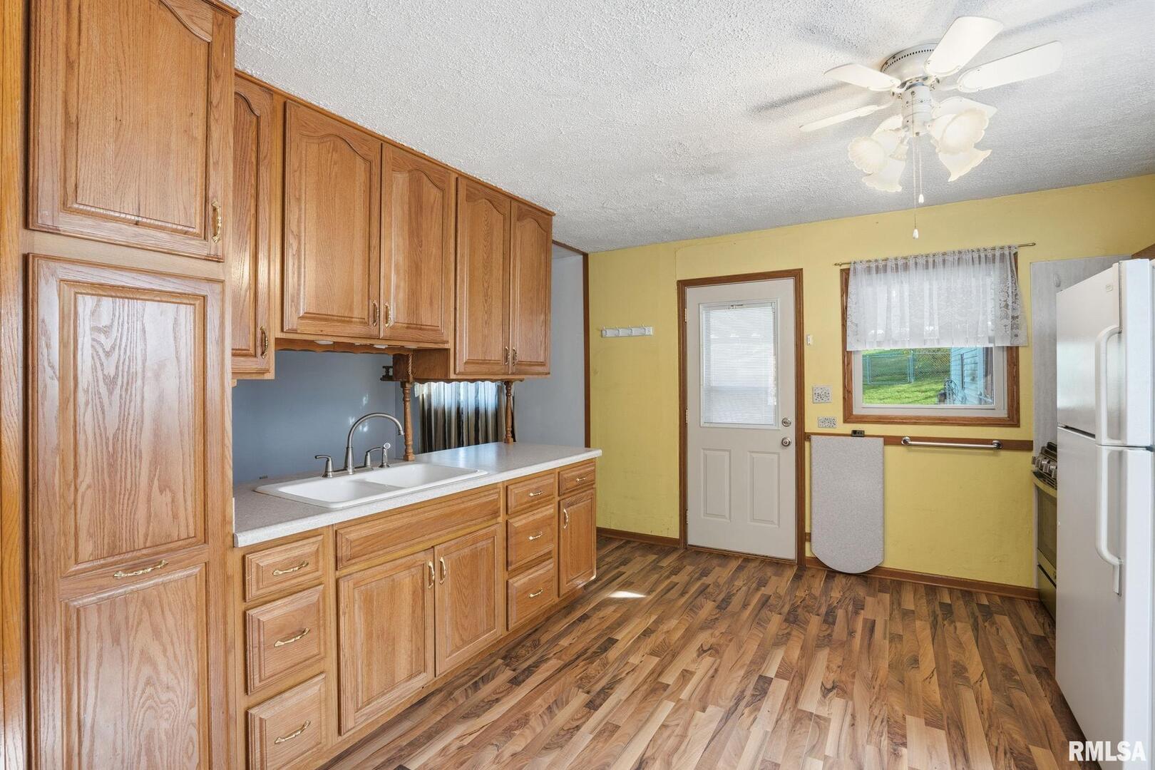 1121 6th Street West Milan, IL 61264 - Photo 5 of 21