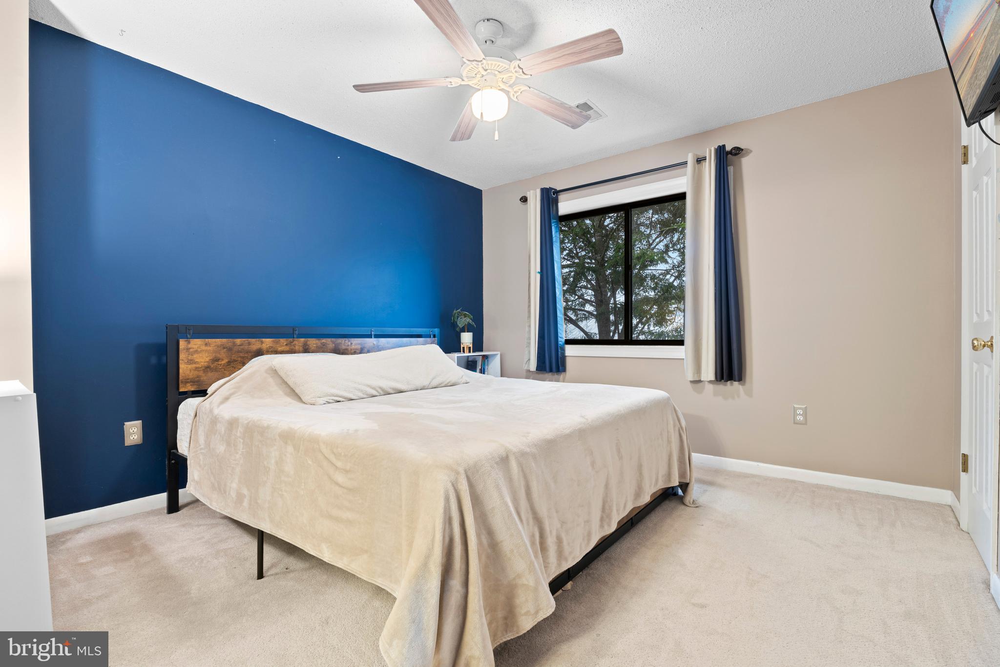 9815 Stephen Decatur Highway, Unit 14 Ocean City, MD 21842 - Photo 23 of 30 a bedroom with a bed and a window