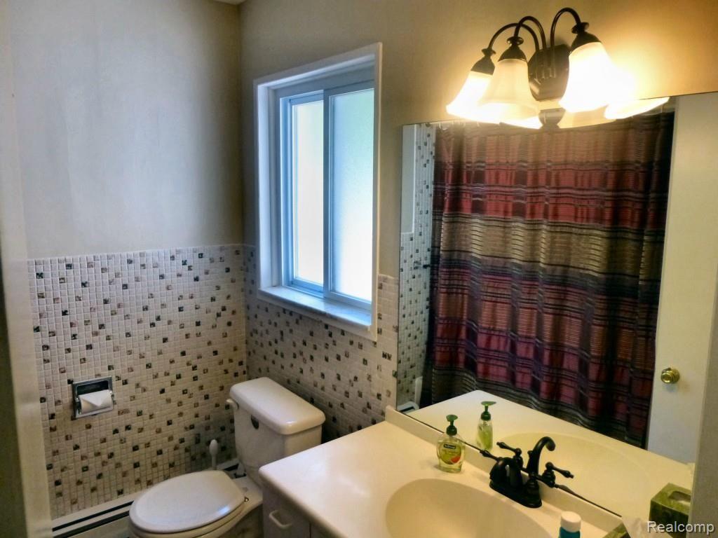 1329 Dutton Road Rochester, MI 48306 - Photo 22 of 26 Downstairs bathroom.jpg