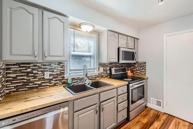 $2,400 | 7724 Major Avenue North, Brooklyn Park, MN 55443