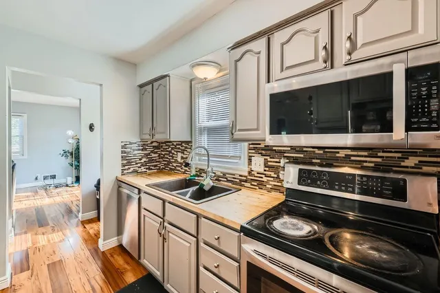 $2,400 | 7724 Major Avenue North, Brooklyn Park, MN 55443