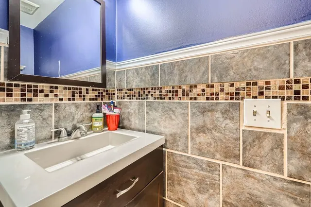 $2,400 | 7724 Major Avenue North, Brooklyn Park, MN 55443