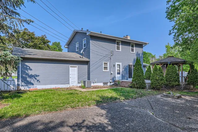 $2,400 | 7724 Major Avenue North, Brooklyn Park, MN 55443