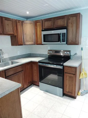 $1,975 | 1145 54th Avenue North, St. Petersburg, FL 33703