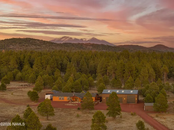 $1,300,000 | 1150 North Three Bears Loop, Parks, AZ 86018