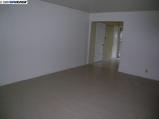 186 East Leland Road Pittsburg, CA 94565 - Photo 2 of 9