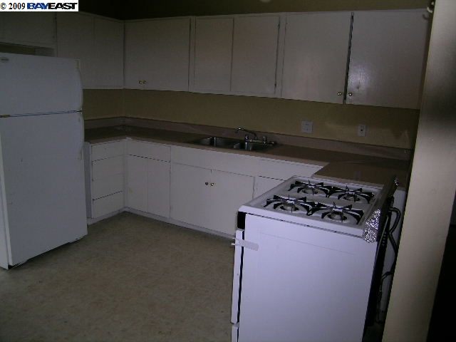 186 East Leland Road Pittsburg, CA 94565 - Photo 4 of 9