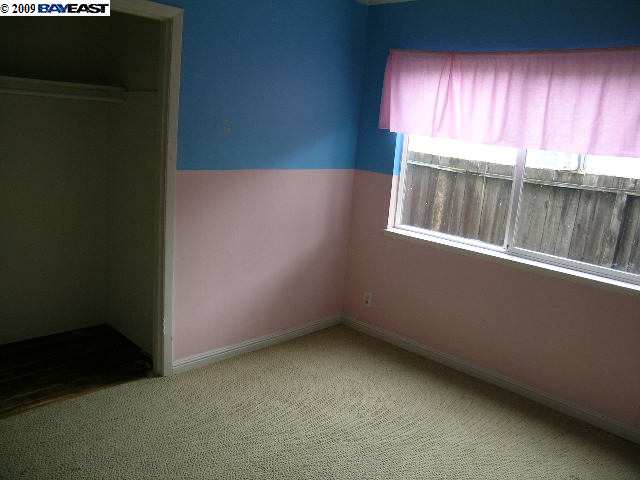 186 East Leland Road Pittsburg, CA 94565 - Photo 7 of 9