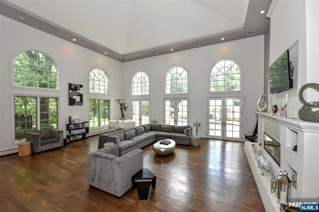 24 Wildwood Road Saddle River, NJ 07458 - Photo 11 of 27