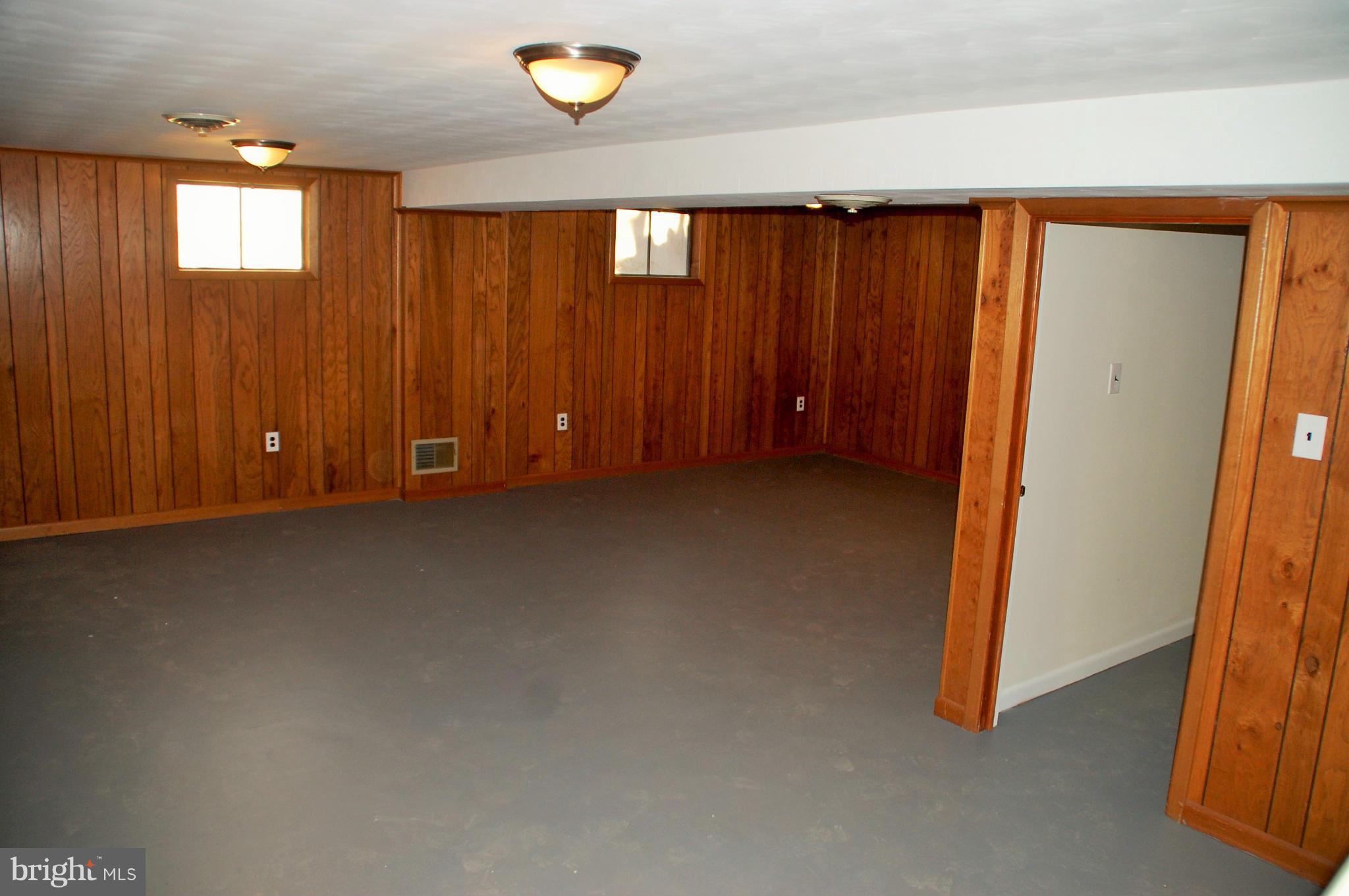 5508 Spruce Drive Clinton, MD 20735 - Photo 14 of 18 an empty room with windows