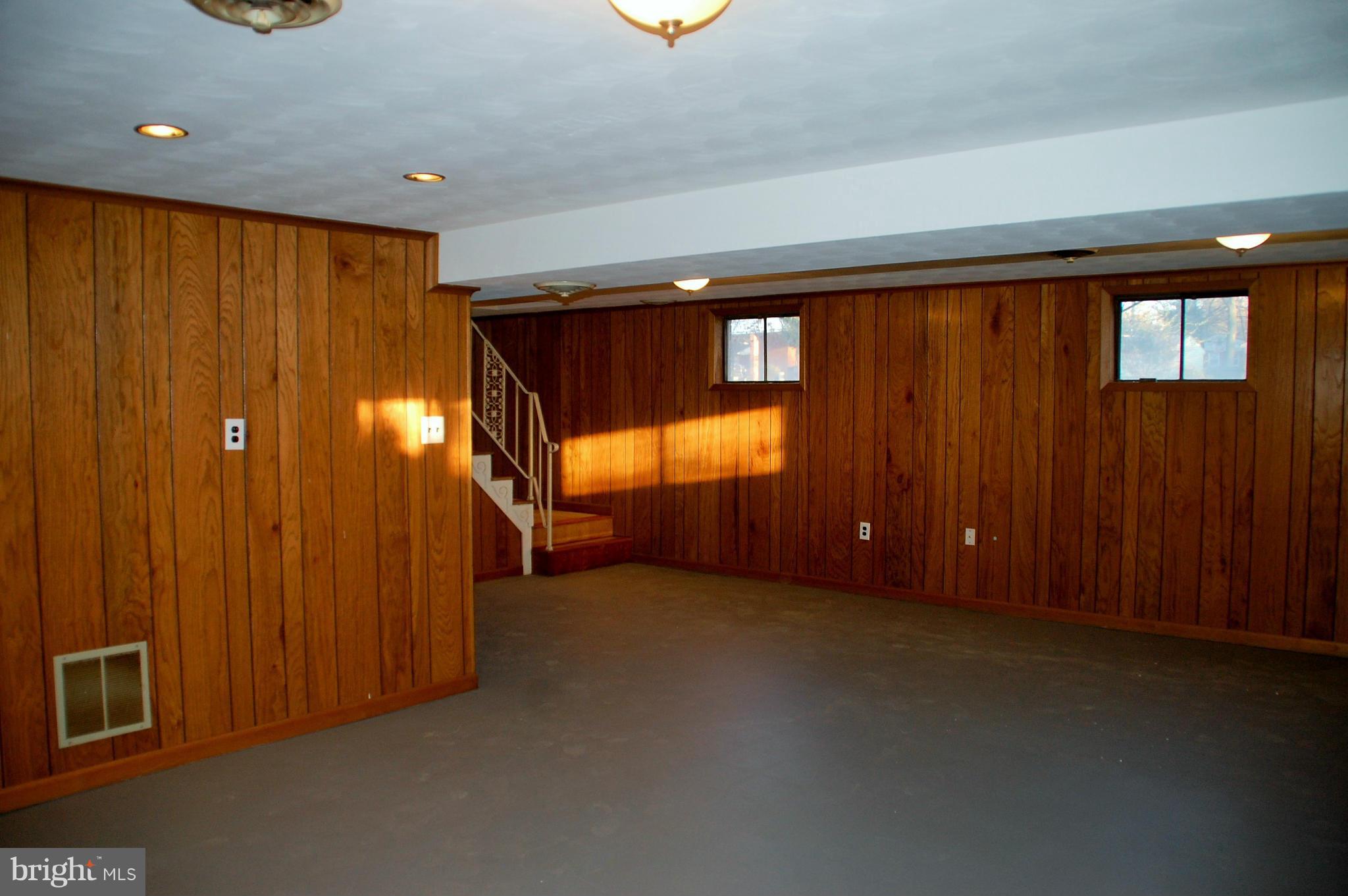 5508 Spruce Drive Clinton, MD 20735 - Photo 16 of 18 an empty room with windows