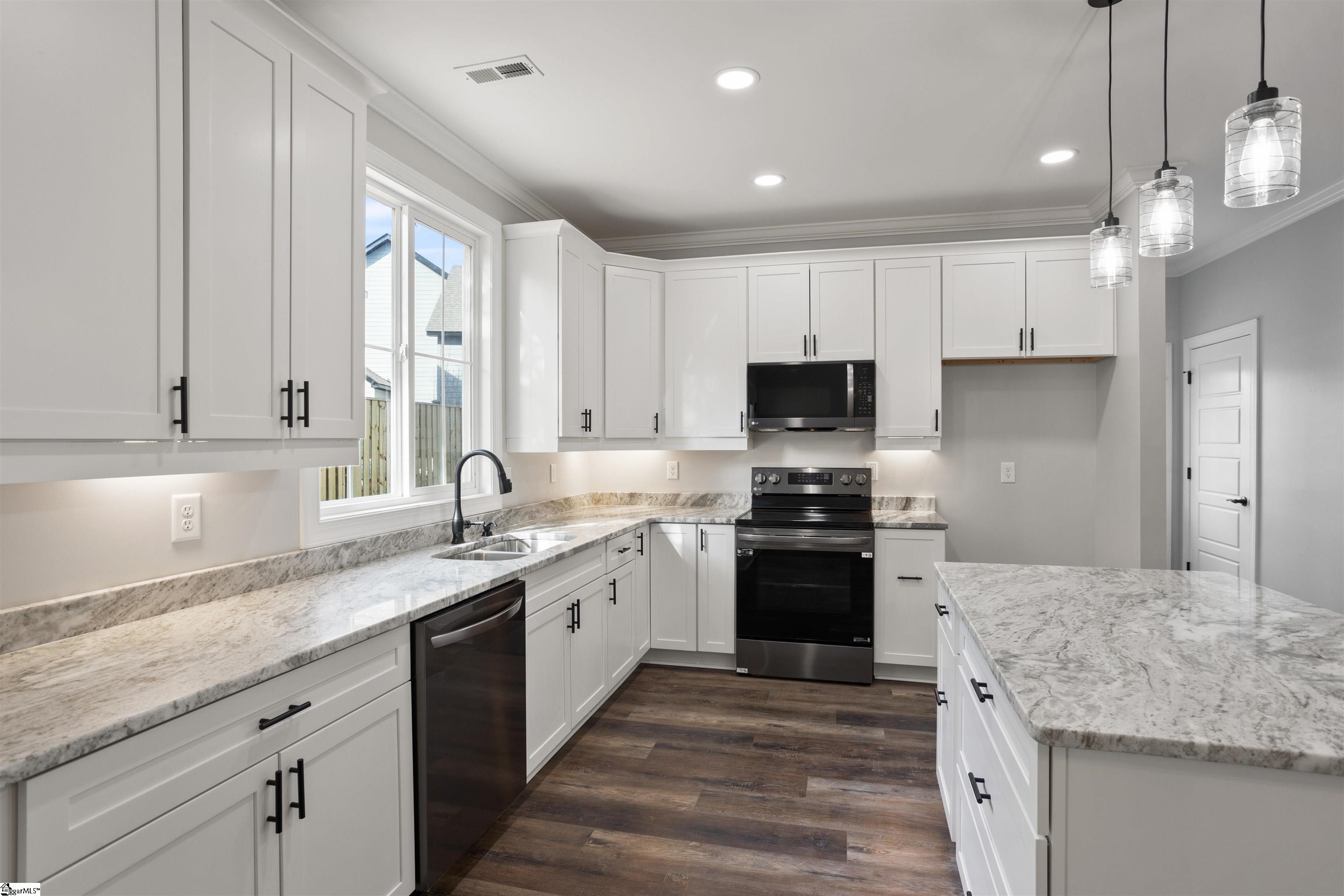 401 Old Augusta Road Greenville, SC 29605 - Photo 6 of 17