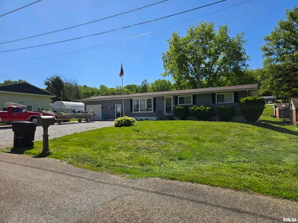 $135,000 | 650 West 2nd Street, Dallas City, IL 62330