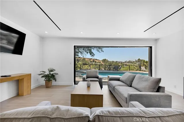 $12,900 | 17072 Oak View Drive, Encino, CA 91436