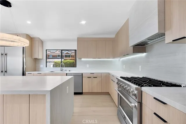 $12,900 | 17072 Oak View Drive, Encino, CA 91436