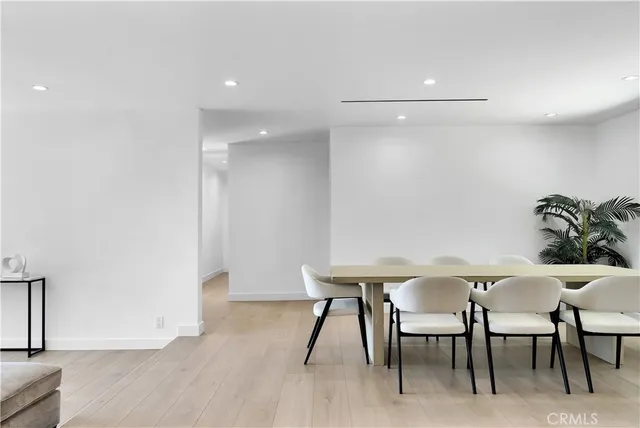 $12,900 | 17072 Oak View Drive, Encino, CA 91436