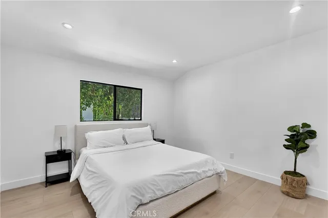 $12,900 | 17072 Oak View Drive, Encino, CA 91436