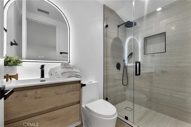 $12,900 | 17072 Oak View Drive, Encino, CA 91436