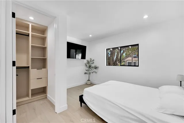 $12,900 | 17072 Oak View Drive, Encino, CA 91436