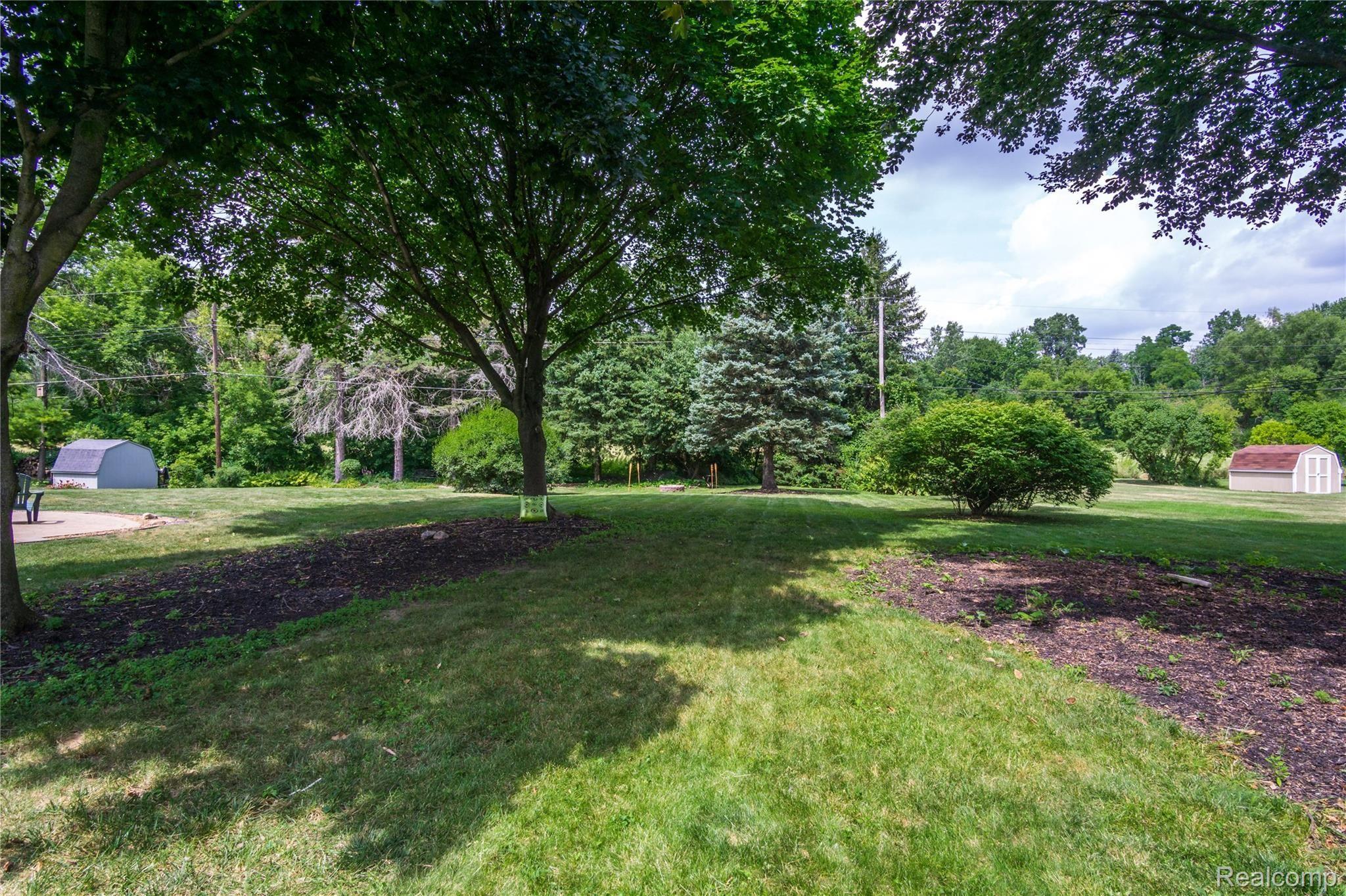 343 Old Bridge Road Grand Blanc, MI 48439 - Photo 22 of 28 Exteriors (12 of 12).jpg