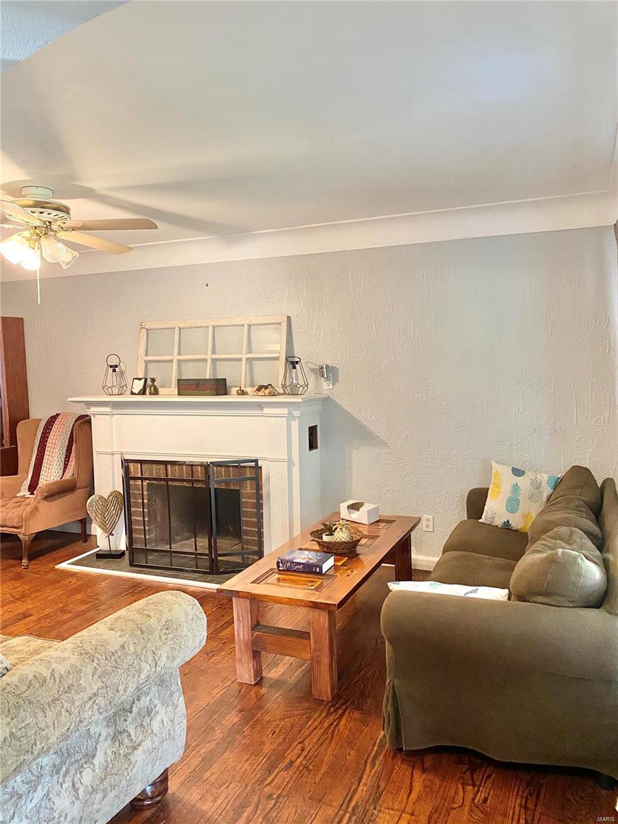 9712 Holy Cross Road Fairview Heights, IL 62208 - Photo 11 of 52 Gallery Image 11