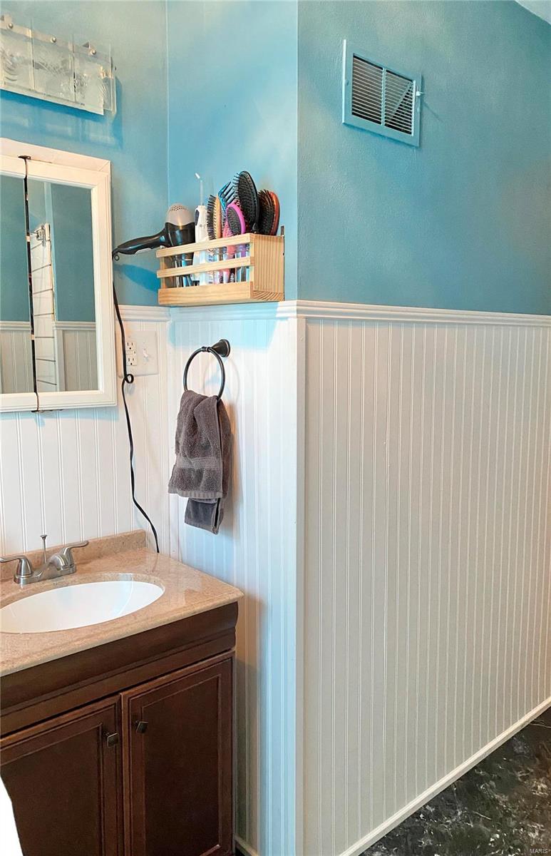 9712 Holy Cross Road Fairview Heights, IL 62208 - Photo 20 of 52 Gallery Image 20
