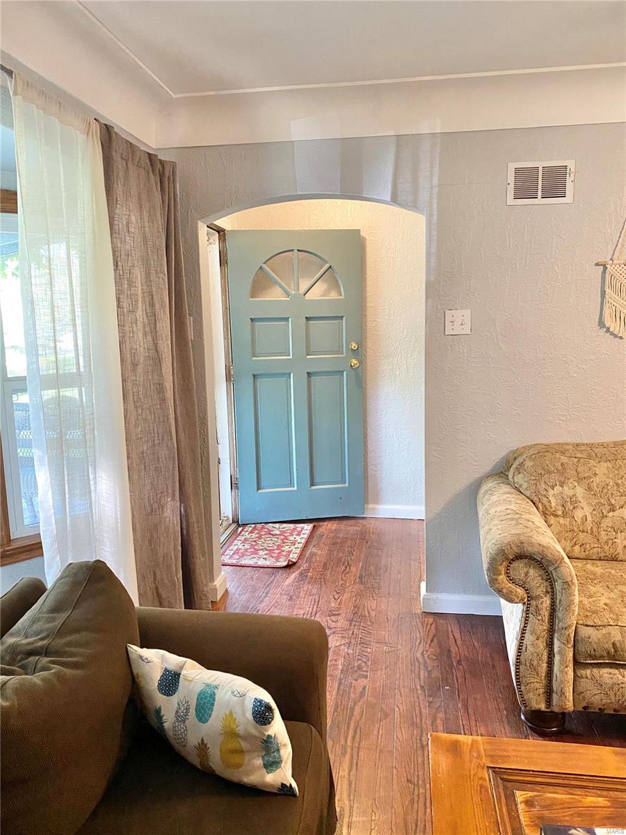 9712 Holy Cross Road Fairview Heights, IL 62208 - Photo 9 of 52 Gallery Image 9