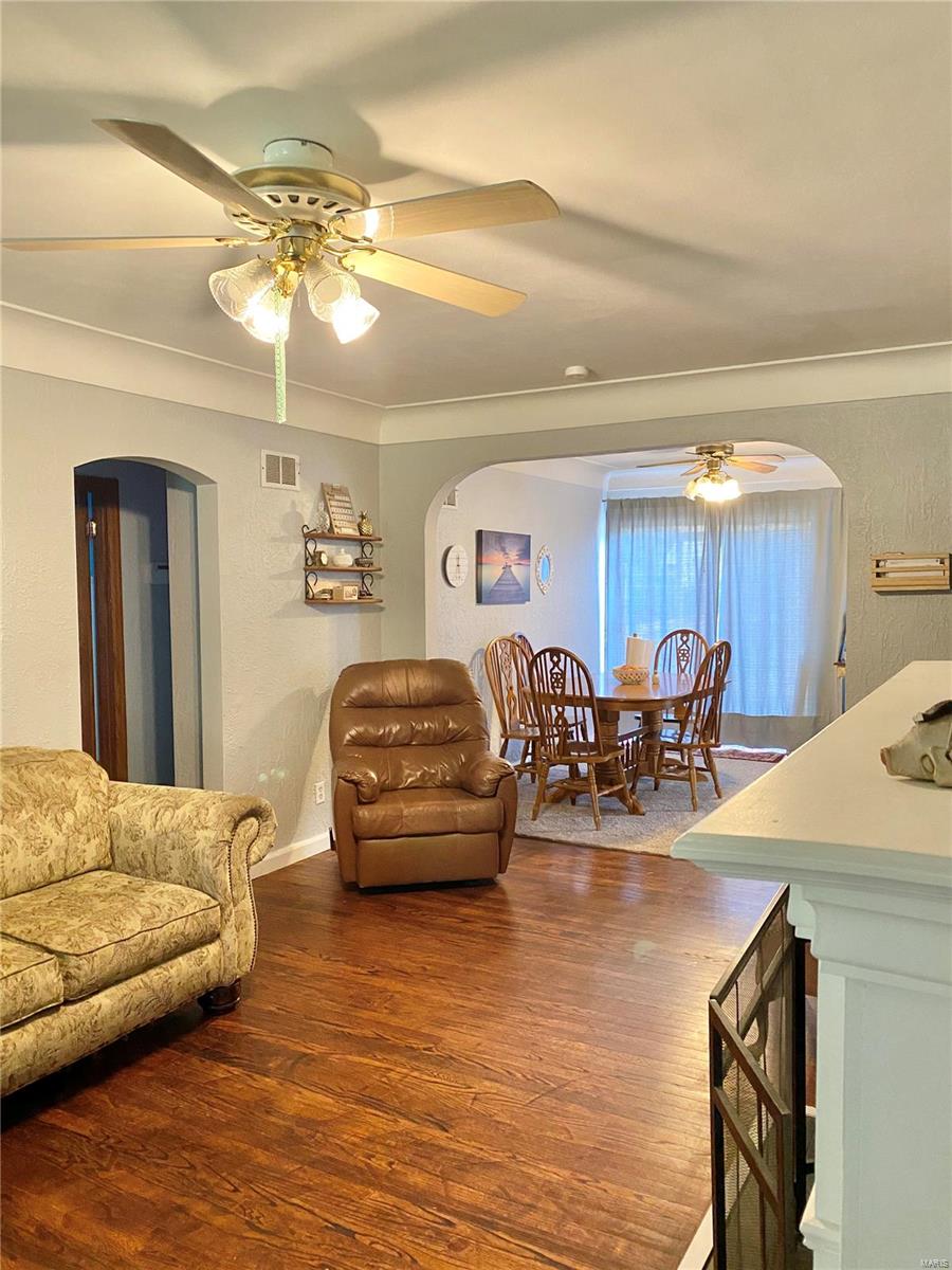 9712 Holy Cross Road Fairview Heights, IL 62208 - Photo 10 of 52 Gallery Image 10