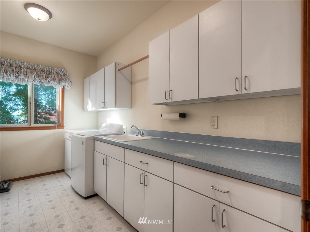 301 East Robbins Road Grapeview, WA 98546 - Photo 12 of 35 Gallery Image 12
