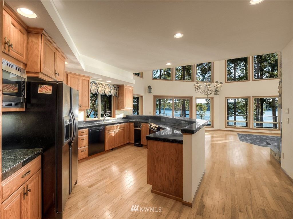 301 East Robbins Road Grapeview, WA 98546 - Photo 7 of 35 Gallery Image 7