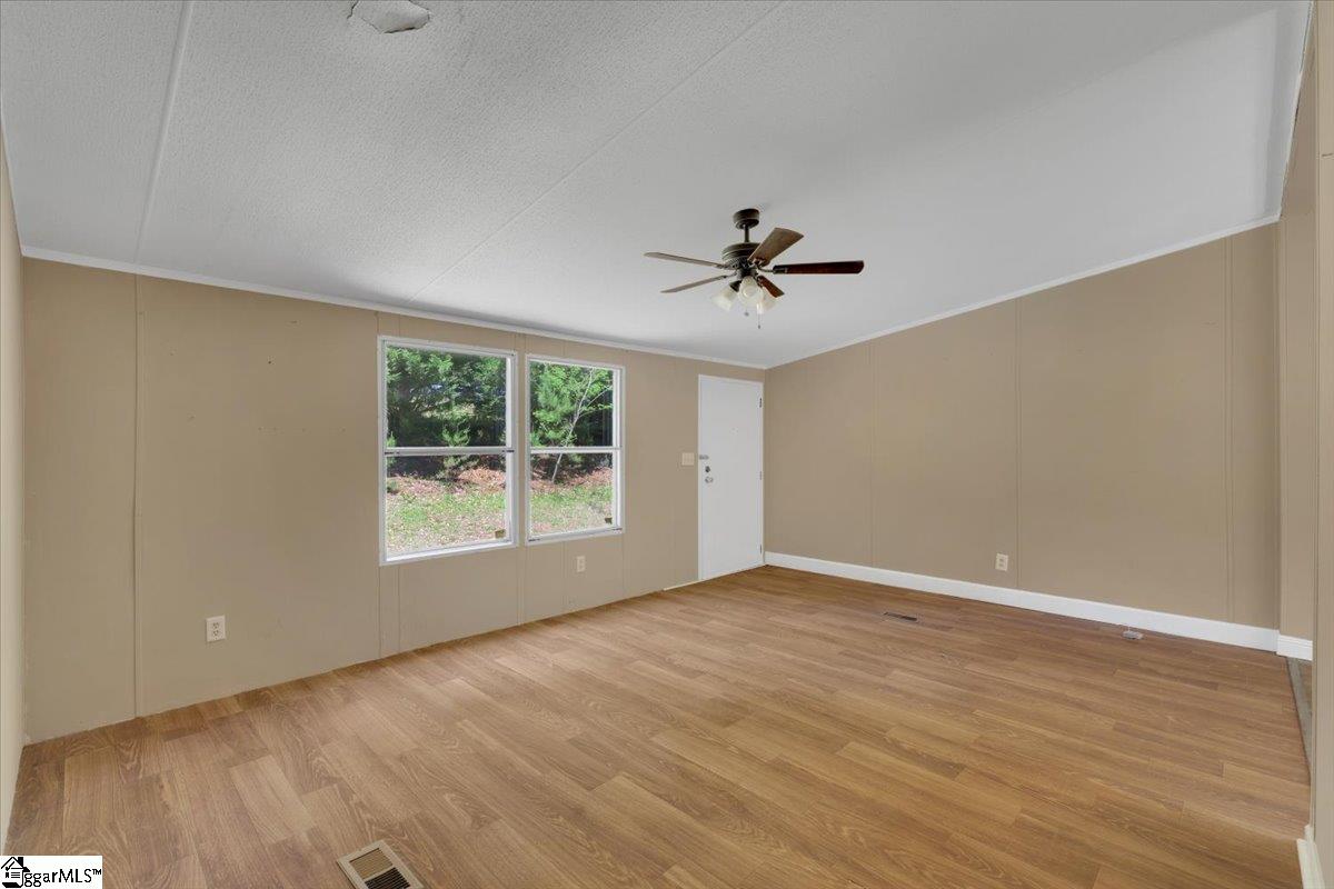 1737 Jameson Road Easley, SC 29640 - Photo 4 of 26 Gallery Image 4