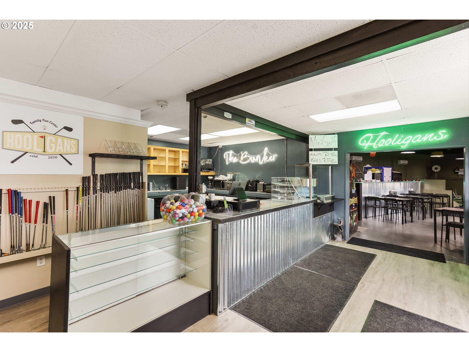 2718 East 2nd Street The Dalles, OR 97058 - Photo 17 of 45 a view of a living room and dining room