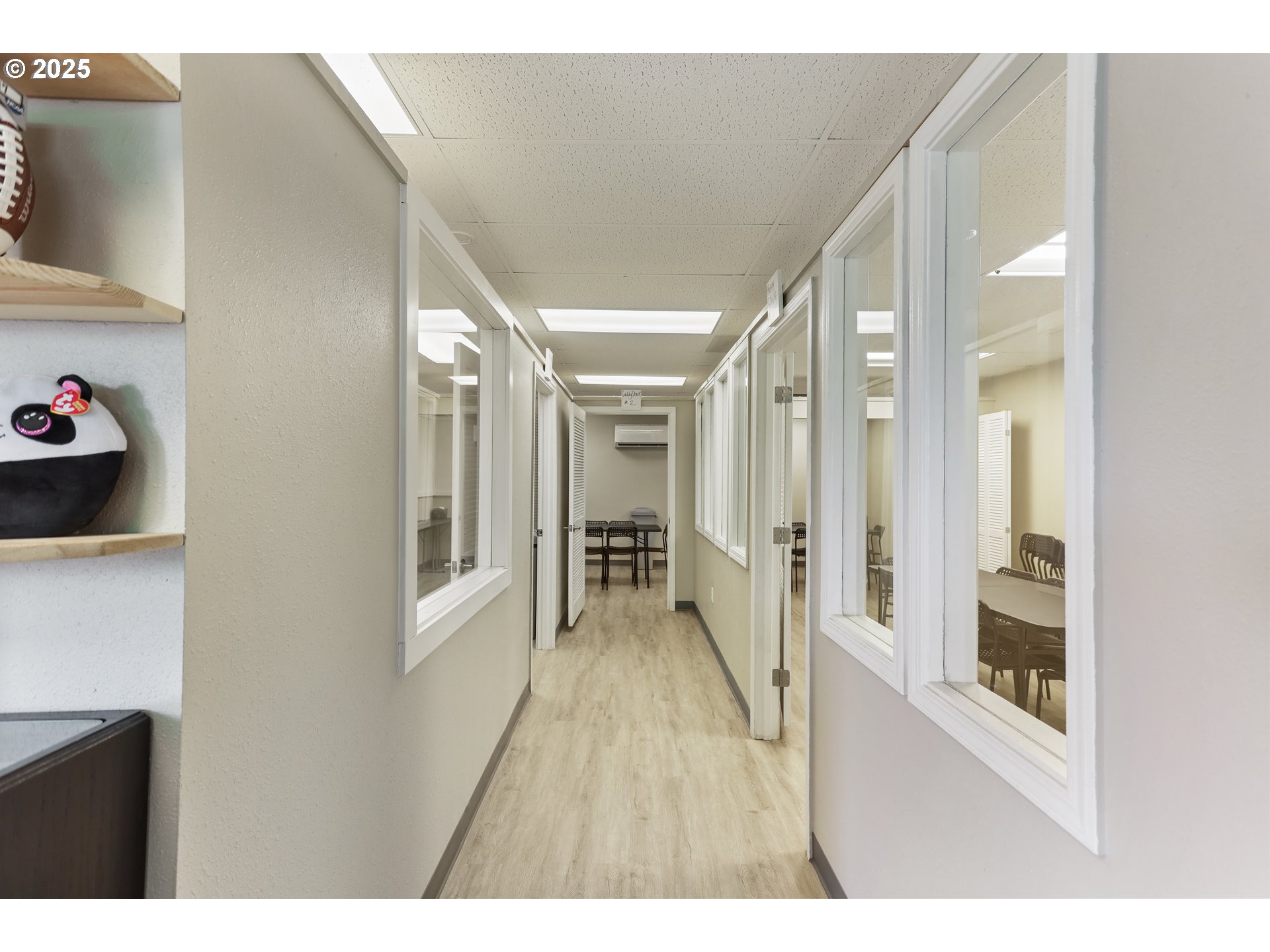 2718 East 2nd Street The Dalles, OR 97058 - Photo 19 of 45 a view interior of the house