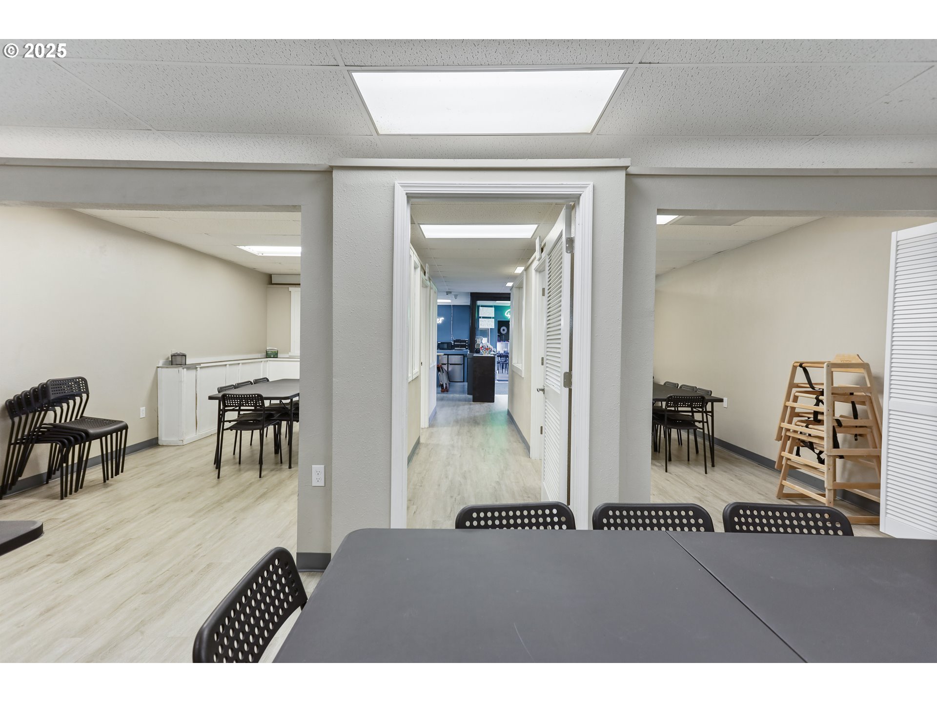 2718 East 2nd Street The Dalles, OR 97058 - Photo 22 of 45 a living room with furniture and a table