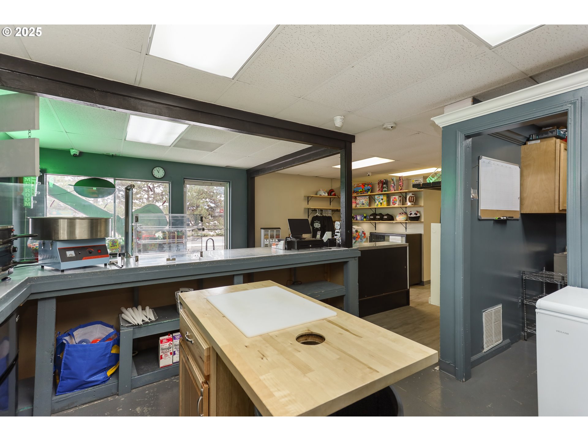 2718 East 2nd Street The Dalles, OR 97058 - Photo 28 of 45 a kitchen with a sink counter top space and appliances