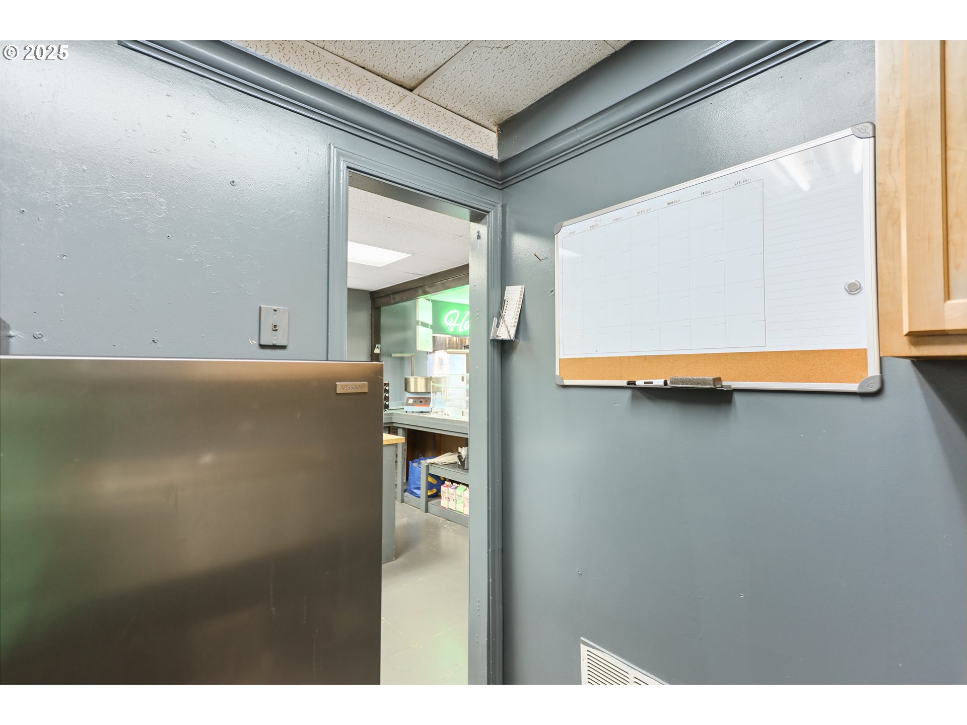 2718 East 2nd Street The Dalles, OR 97058 - Photo 32 of 45 a view of kitchen with cabinets
