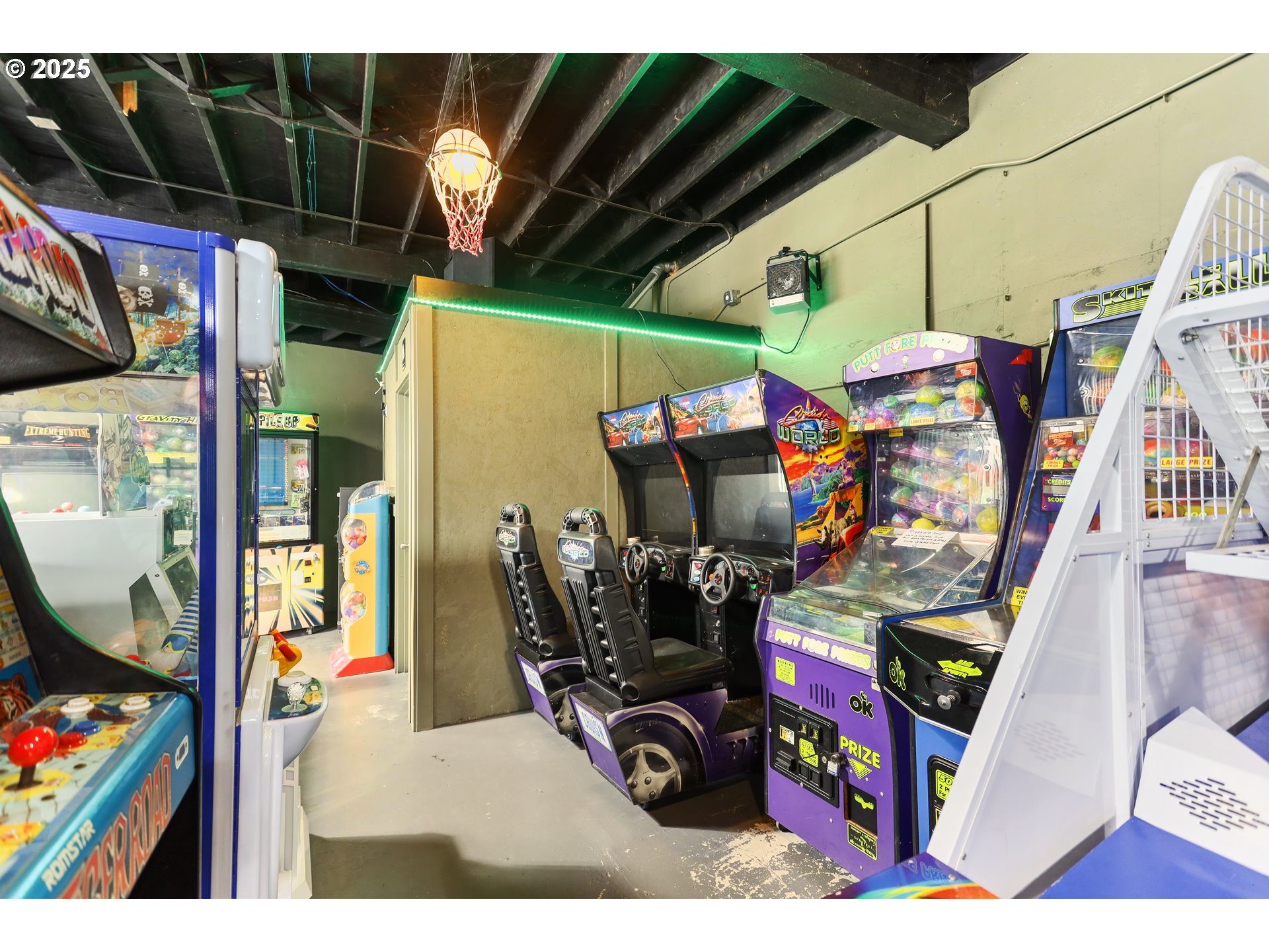 2718 East 2nd Street The Dalles, OR 97058 - Photo 38 of 45 a view of gym